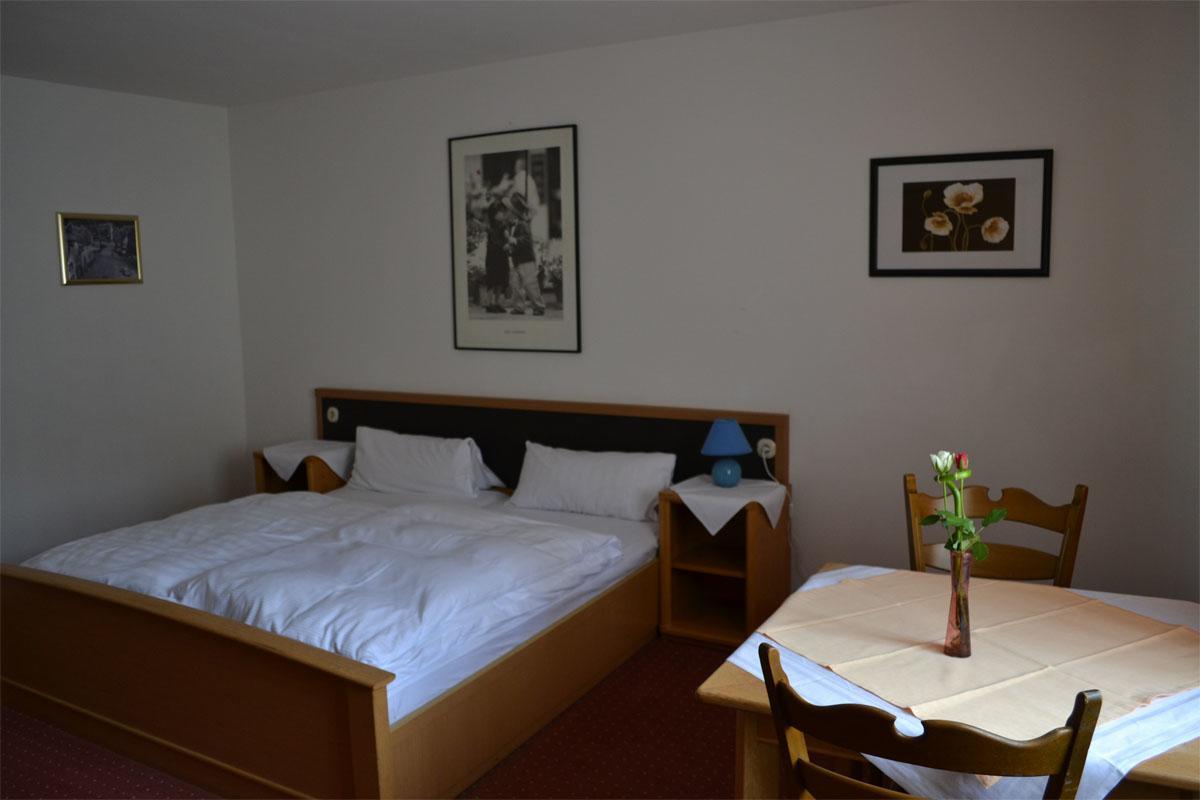 Hotel Zum Taunus Eppstein Экстерьер фото