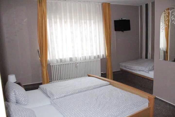 Hotel Zum Taunus Eppstein Экстерьер фото