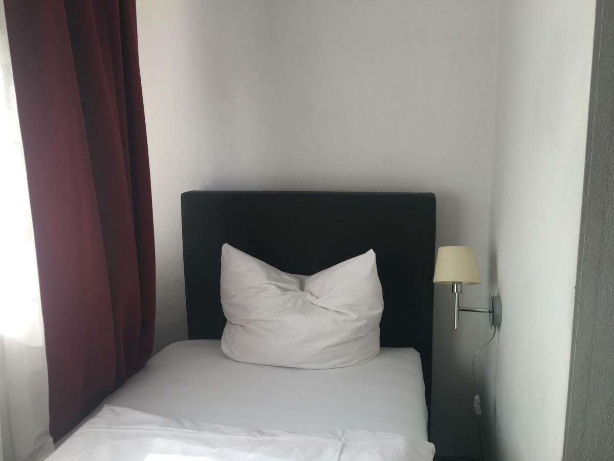 Hotel Zum Taunus Eppstein Экстерьер фото
